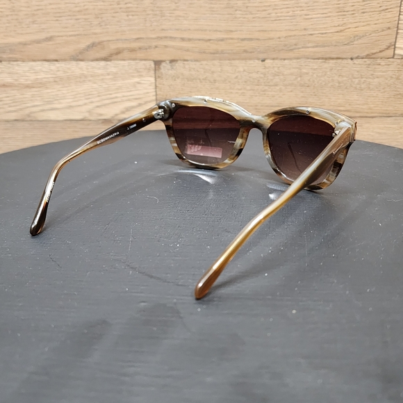 BCBGMAXAZR​IA Indulge Brown Horn 54 19 135 - Tortoise with Bling - Picture 9 of 9